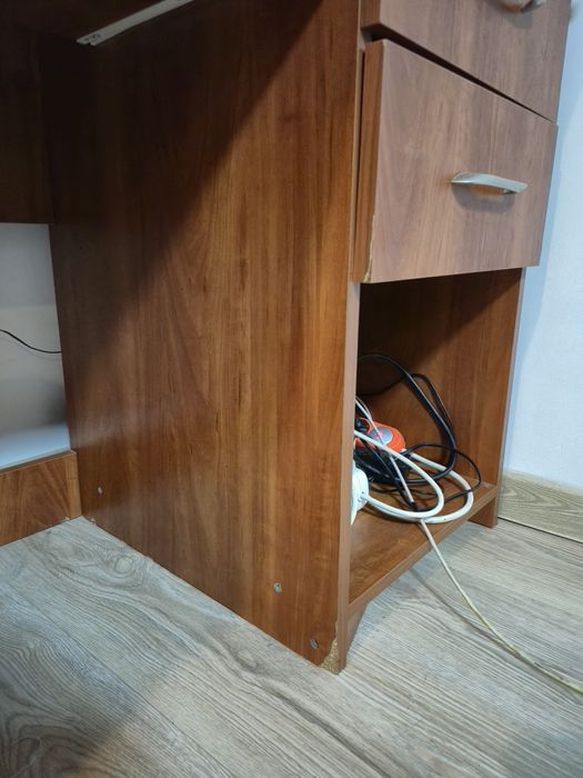 Стіл комп'ютерний, письмовий стіл