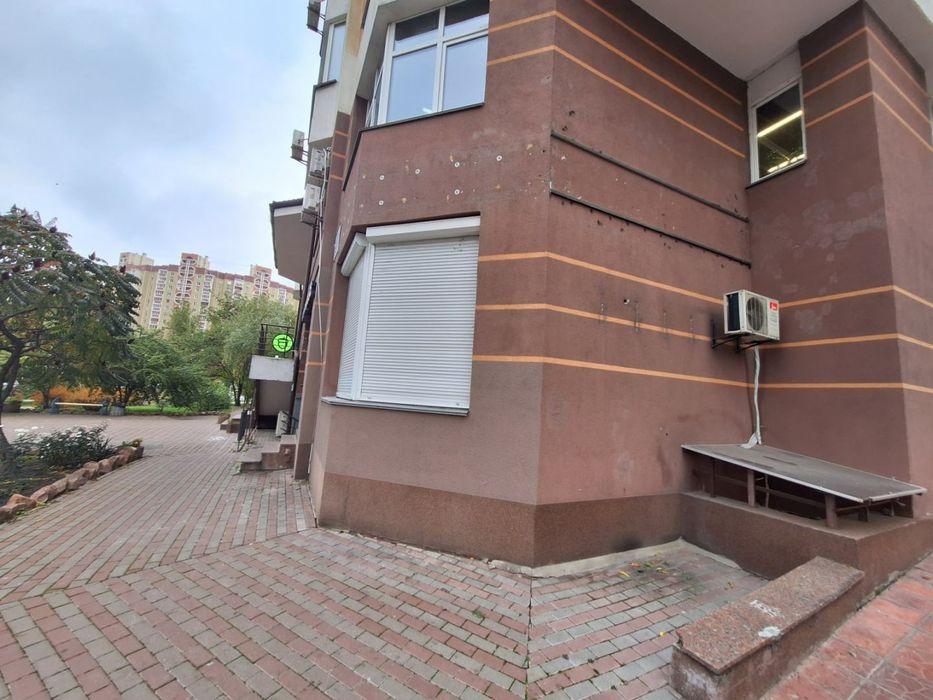 Оренда з грудня ~ приміщення 39 м² ~ Ахматова 32/18