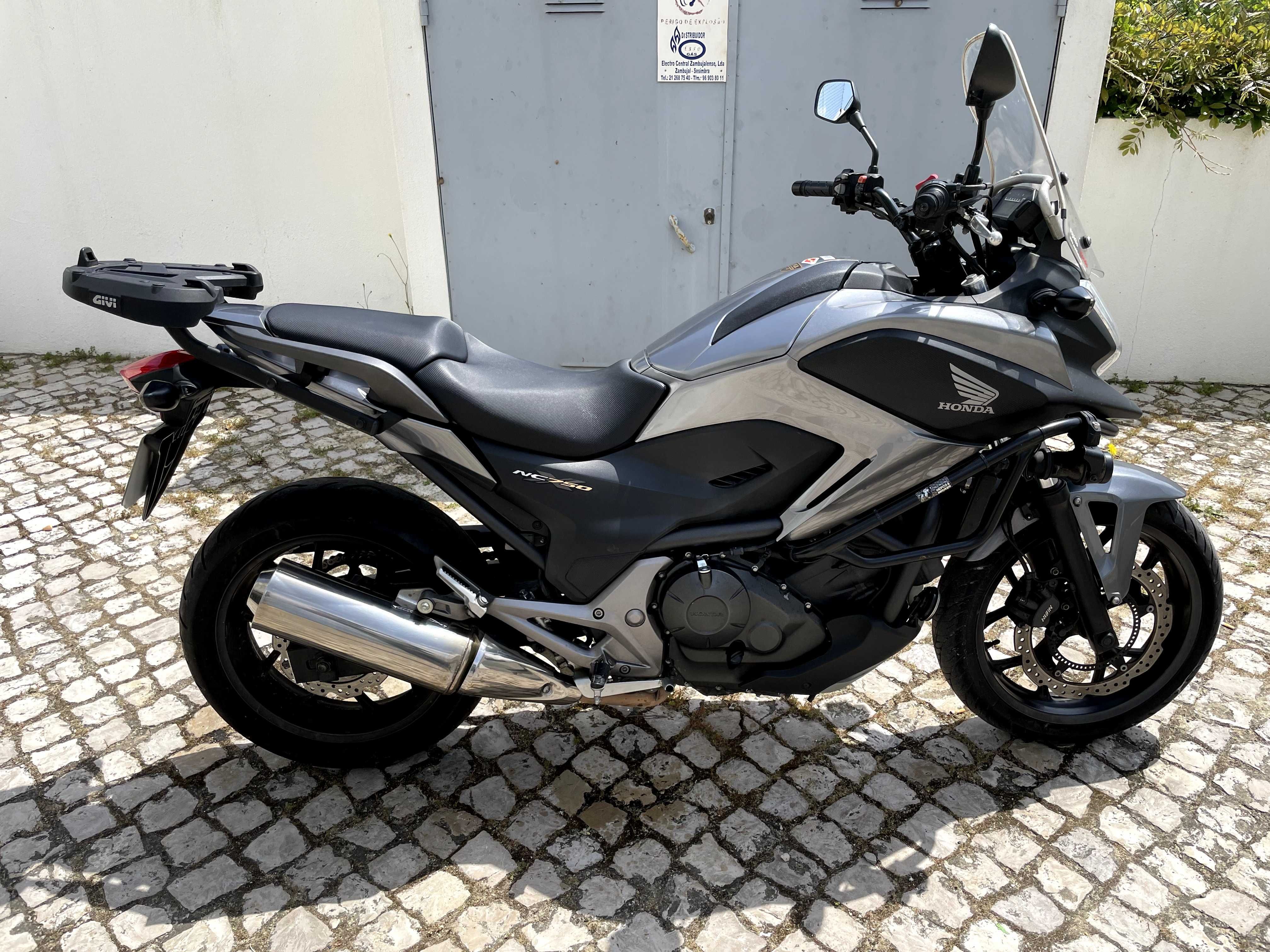 Honda NC 750X de 2014 em óptimo estado