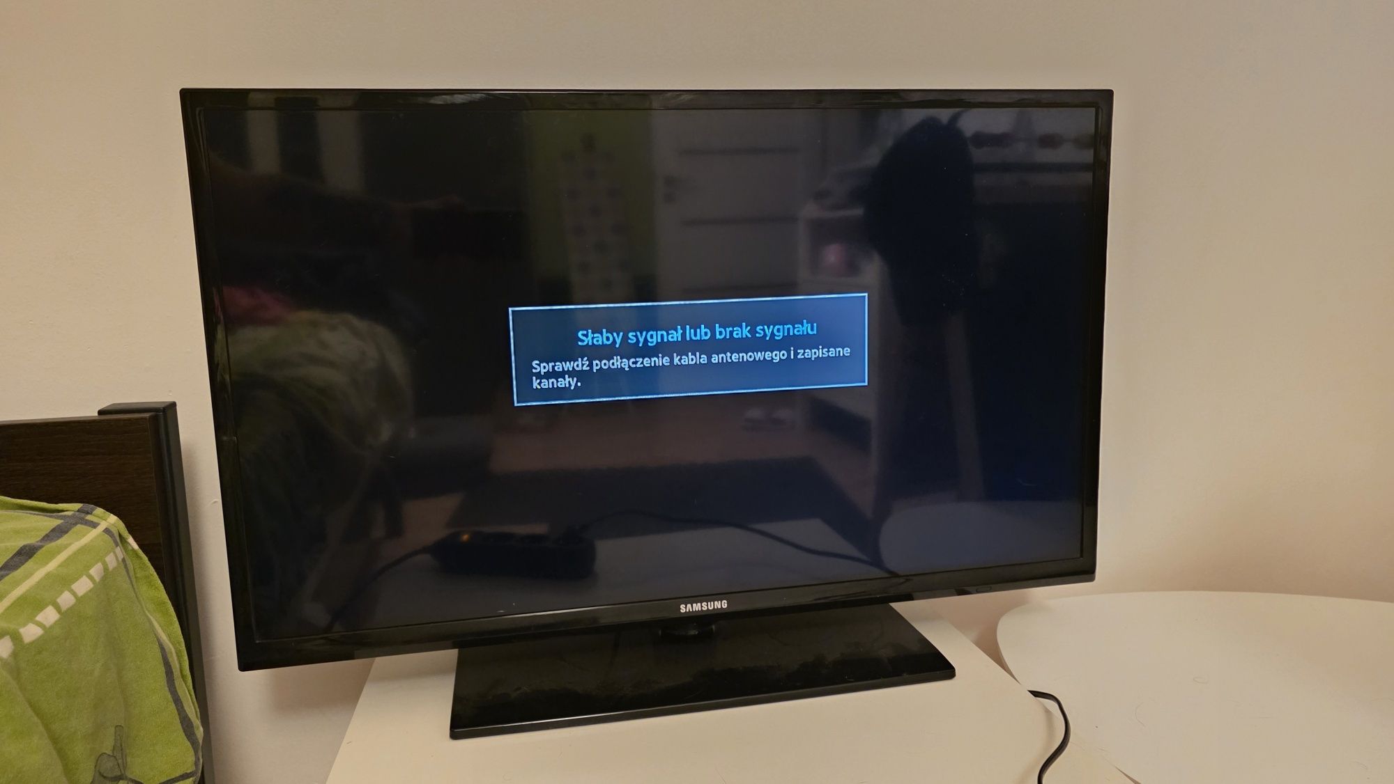 Telewizor Samsung UE32EH4003W – 32 cale