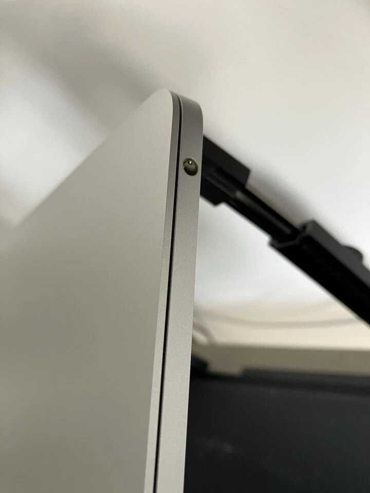 MacBook Pro 13 cali z 2020 roku