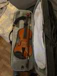 Viola d'arco (sem uma das 4 cordas, com almofada e arco) + Caixa