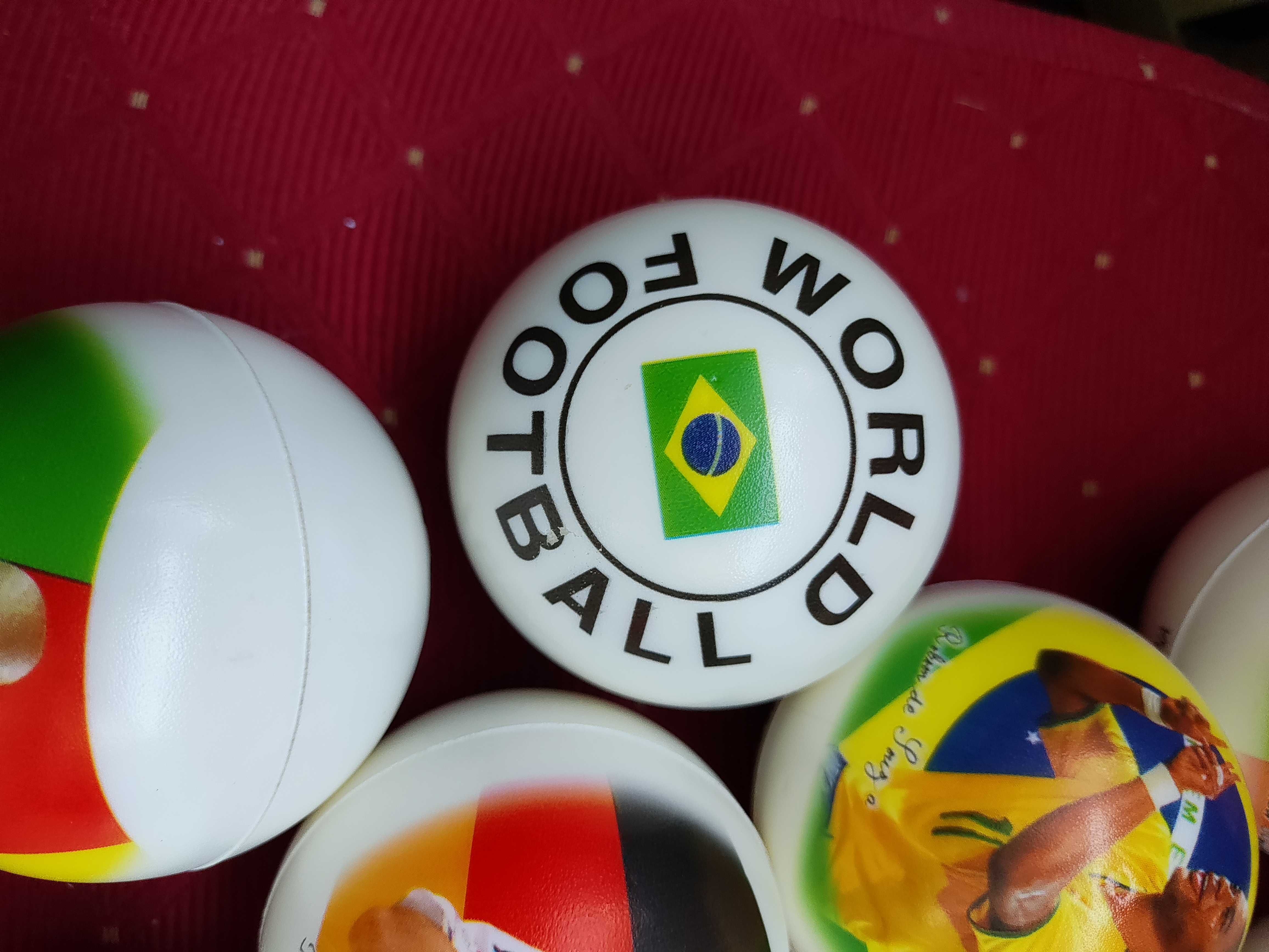 Piłka okolicznościowa z twarzami piłkarzy nożna biała miniatury zestaw