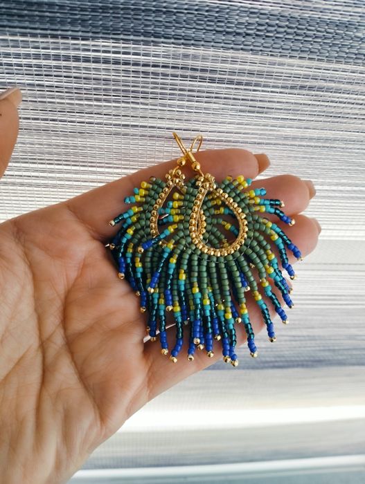 Kolczyki pawie pióro z koralików Toho