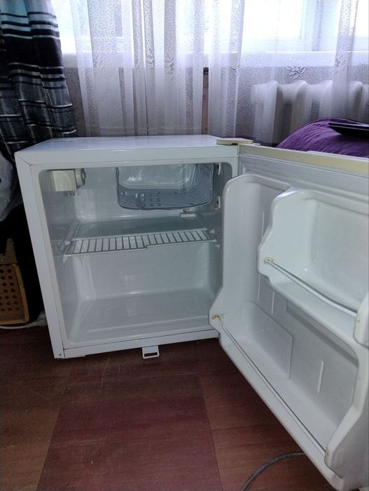 Небольшой холодильник  Haier, 52 л