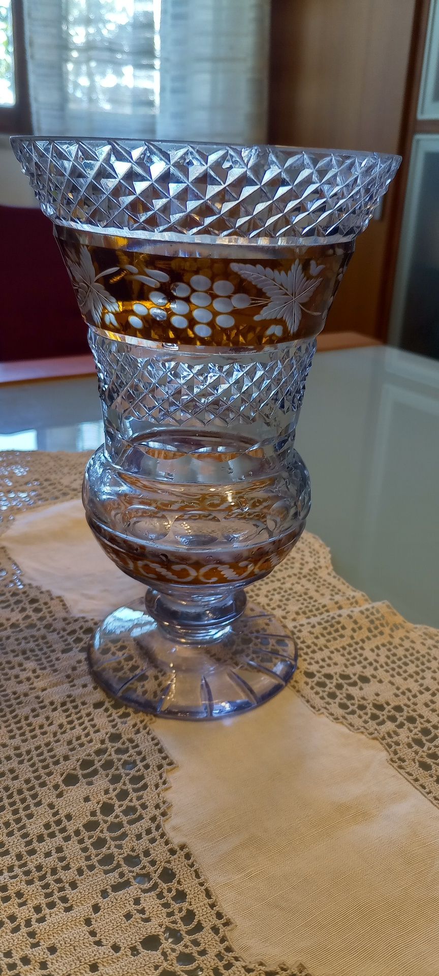 Lindíssimo vaso lapidado