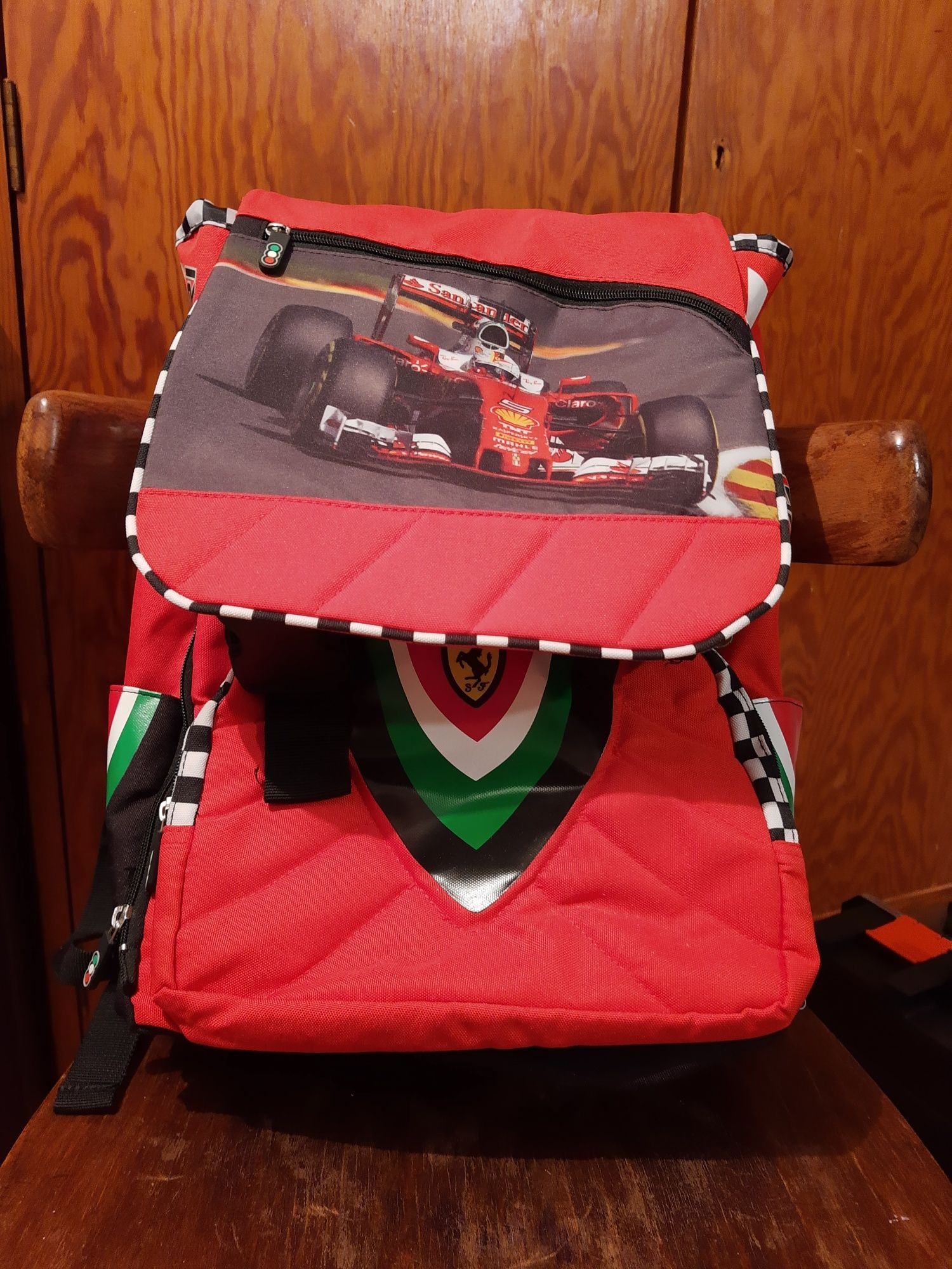 Nowy plecak ferrari, usztywniane plecy, dodatkowe kieszenie, marzenie!