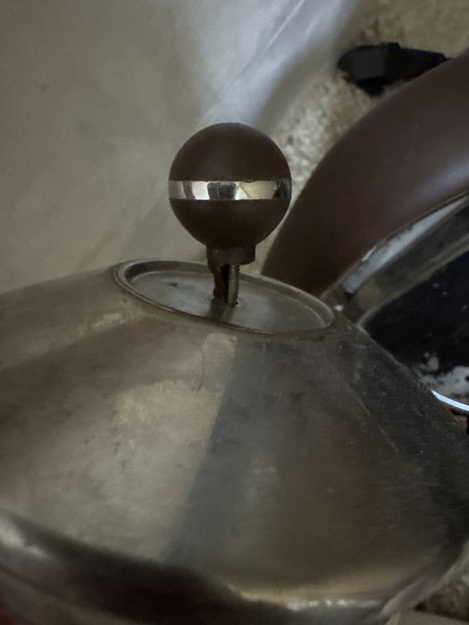 Чайник DeLonghi рабочий 1.7 литра