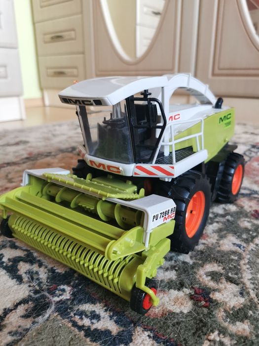 Комбайн, фермерська техніка, сільськогосподарська техніка