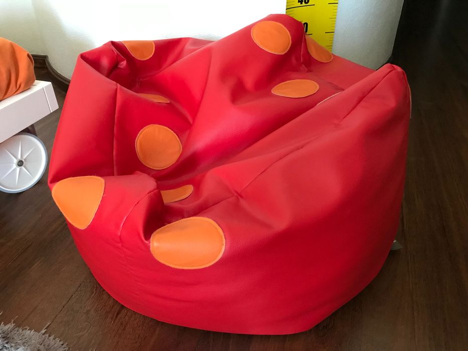 Puff em pele para quarto de criança ou jovem