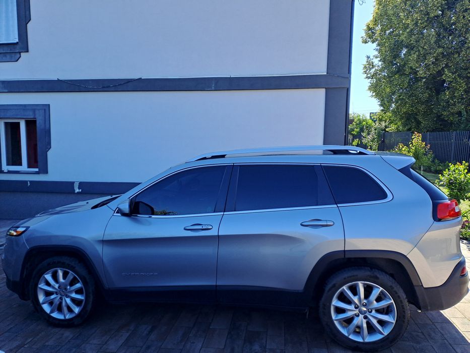 Продам джип черокі