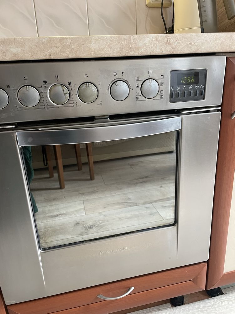 Продам электроплиту Ariston