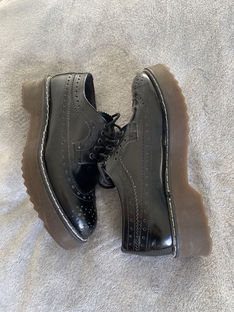 Czarne buty Miroir 38 wzór jak oksfordki i martensy
