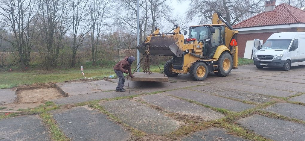 Usługi Koparko ładowarką Koparką kołowa i gąsienicową