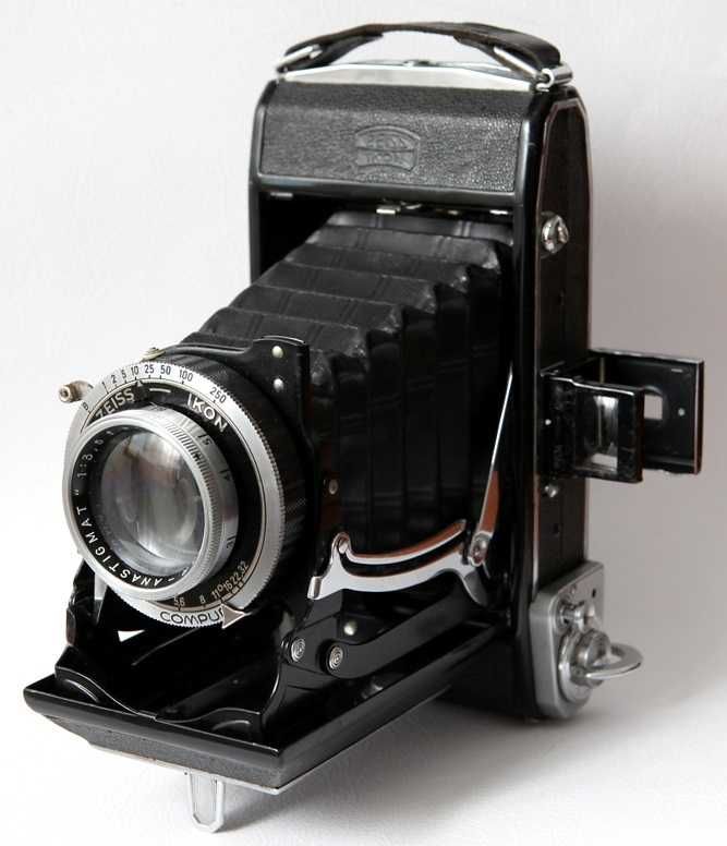 Продам немецкий фотоаппарат  Zeiss Ikon + чехол,  штатив и экспонометр