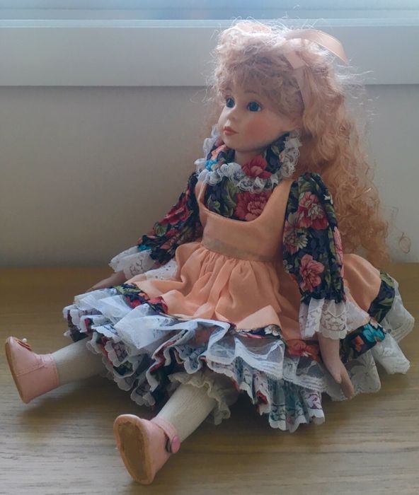 Boneca de porcelana de coleção