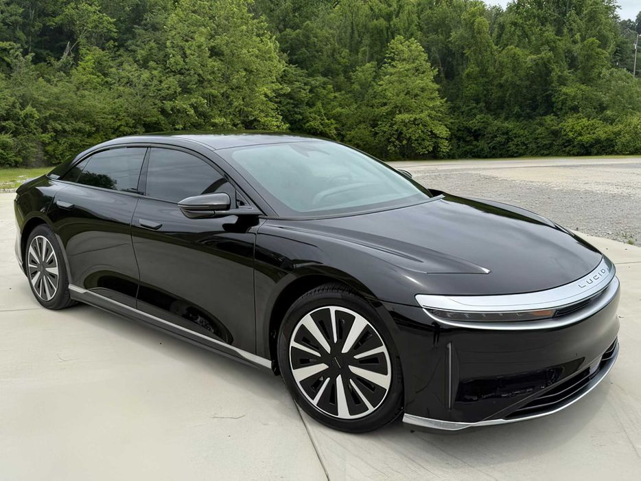 Lucid Air Pure      2024