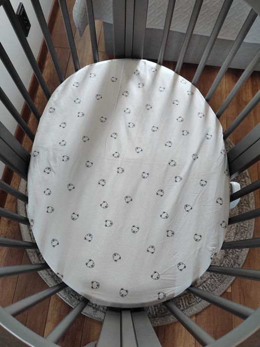 Łóżeczko stokke sleepi mini v3 z baldachimem, prześcieradłami i więcej