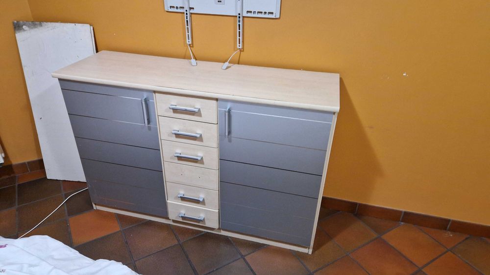Sypialnia komoda szafa łóżko materac