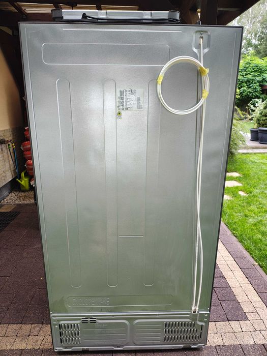 lodówka samsung z kostkarką lodu  i dystrybutorem wody