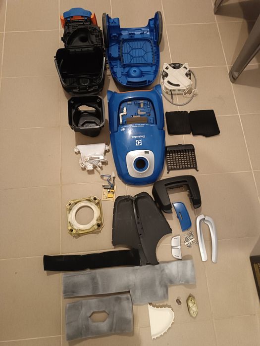 _._ Odkurzacz workowy Electrolux Ultrasilencer - części