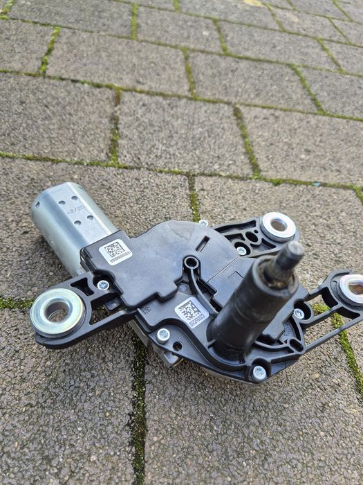 Sliniczek  wycieraczki tyl kombi passat b8 lift
