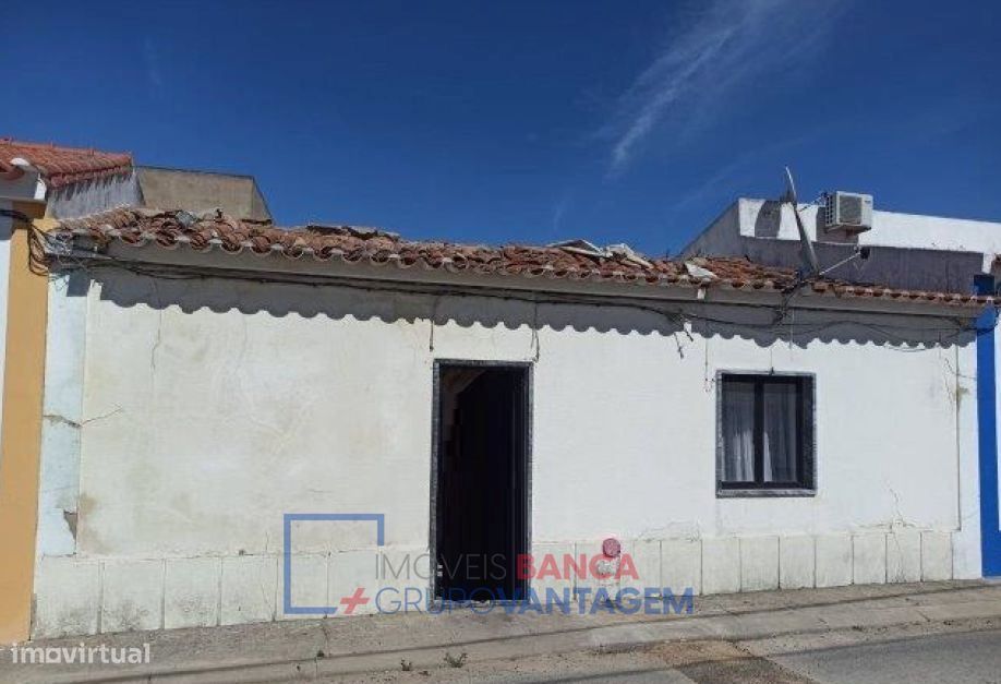 Moradia em banda, de tipologia T2, em São Matias, Beja.