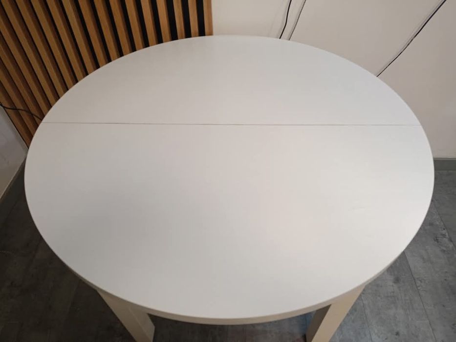 Sprzedam duży rozkładany stół okrągły biały