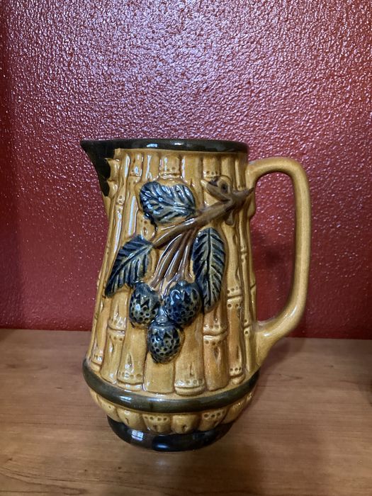 Jarro em loiça decorativo