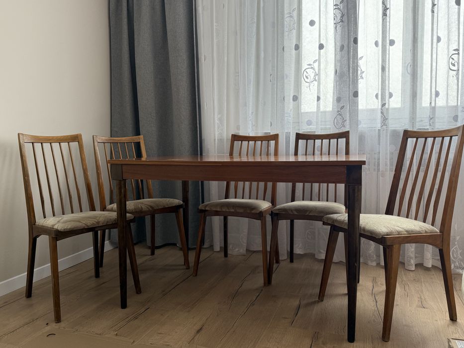 Piekny zestaw mebli PRL stół rozkladany z krzesłami 120x80