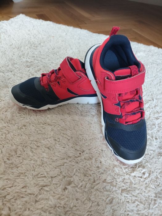 Продам дитячі кросівки