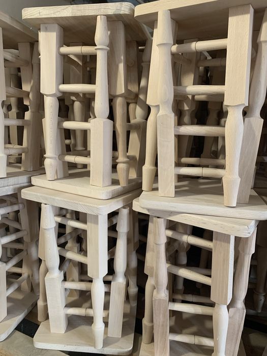 Табуретки, стільці, крісла розкладні