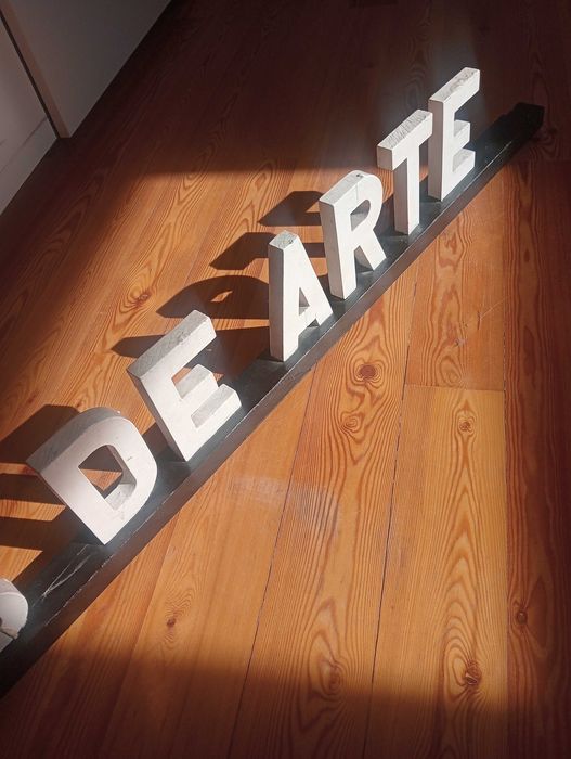 Letras em Madeira Vintage "LIVROS DE ARTE" da antiga Livraria Portugal