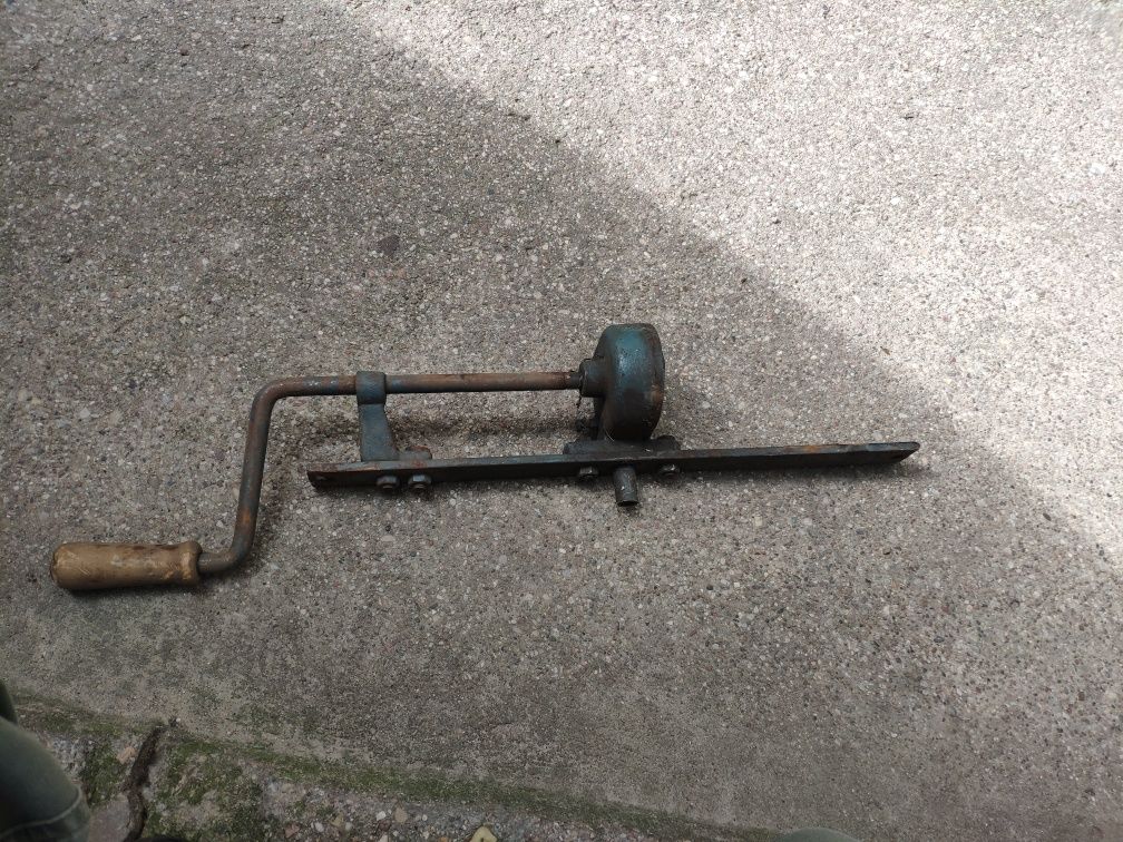 Mechanizm napędowy do miodarki wirówki do miodu
