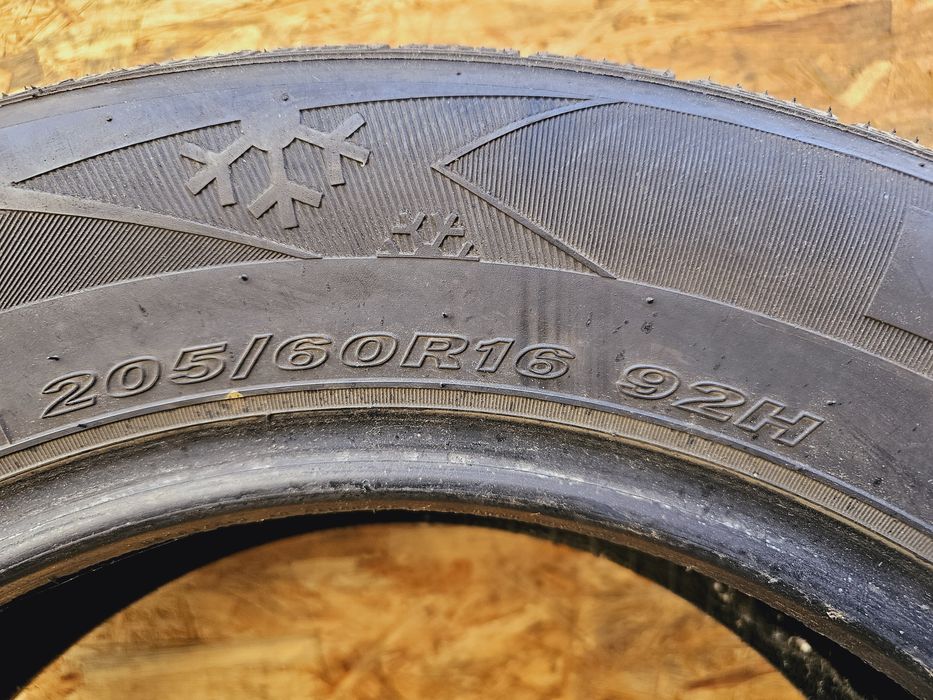 Idealne!!  7,8mm. 205/60 r16 Nexen Winguard SnowG. 2315