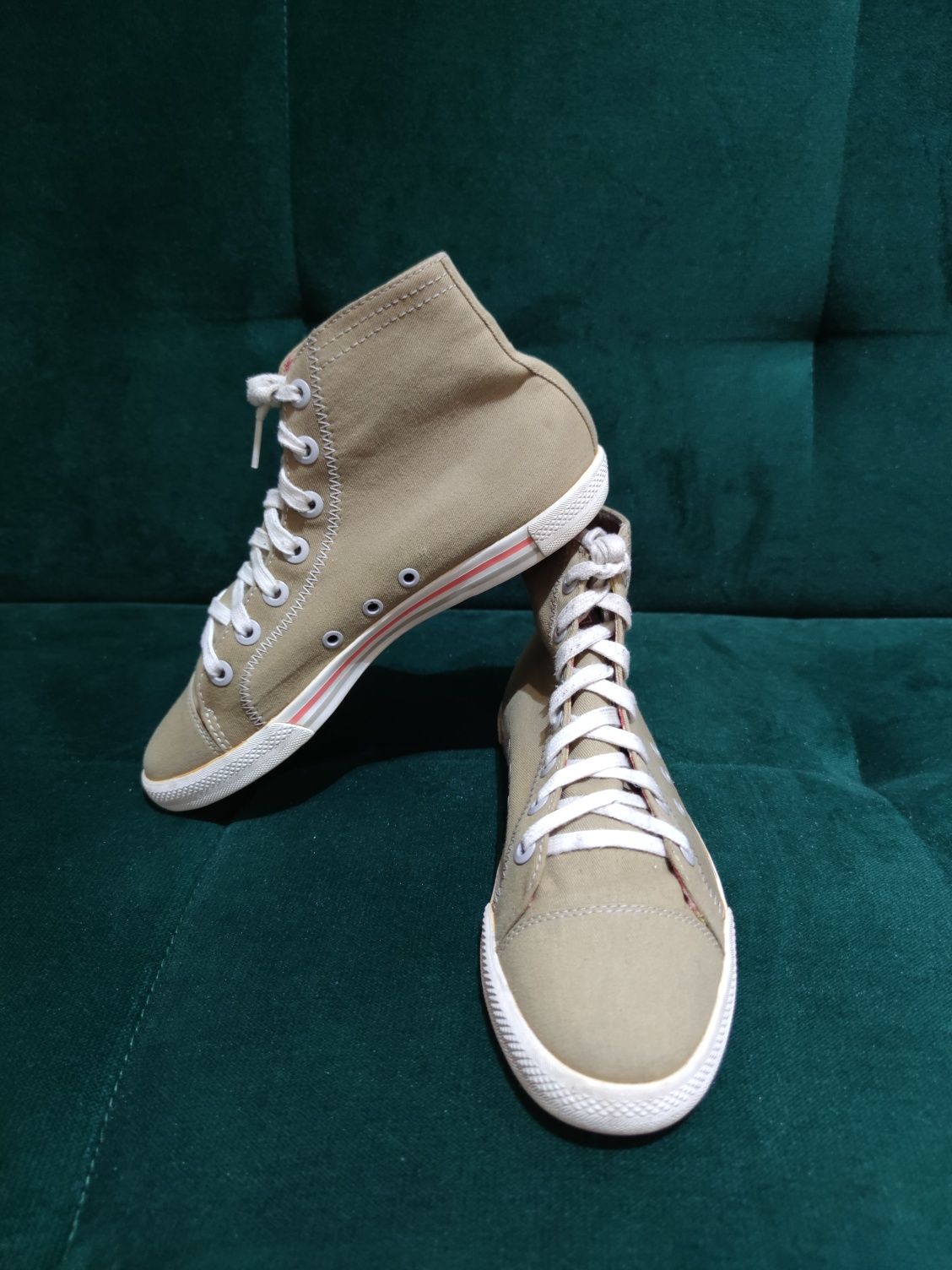 Buty damskie firmy Helly Hansen