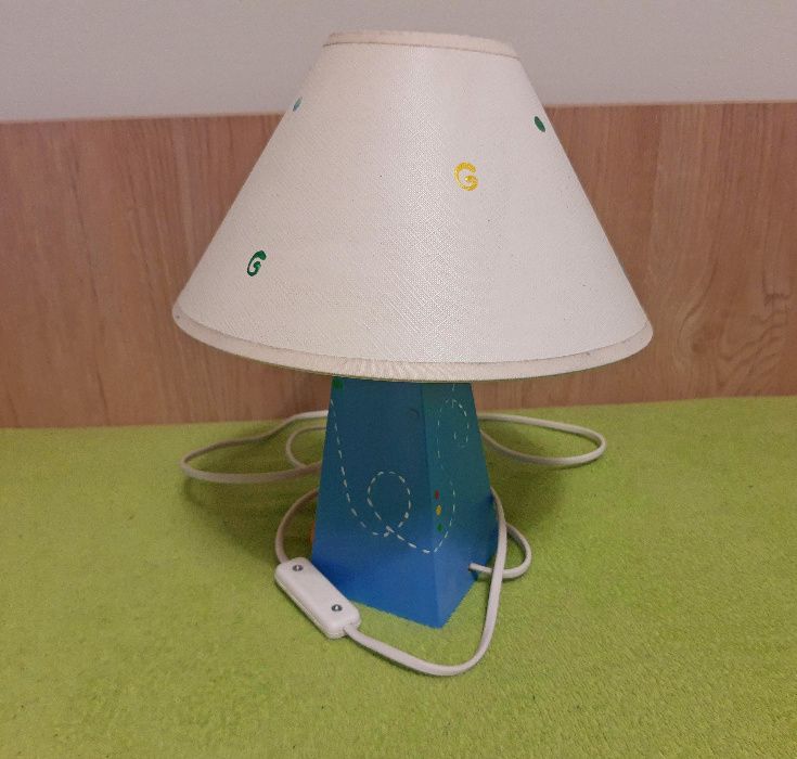 Lampka nocna i zegar z drewna do pokuju dziecięcego