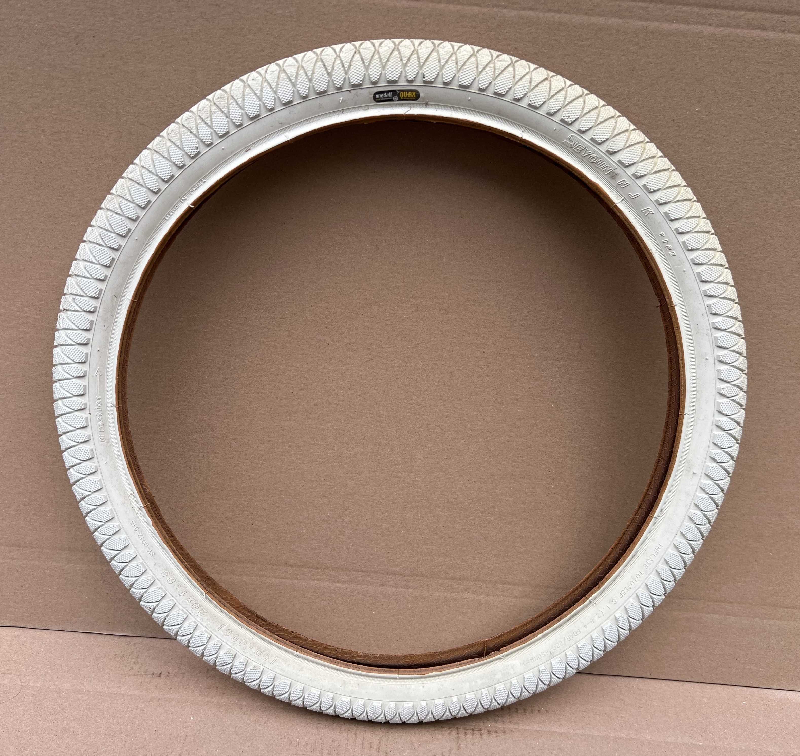 Opona QU-AX Luxus OnlyOne Monocykl 20x1,95" Biała 50-406 one4all 20"