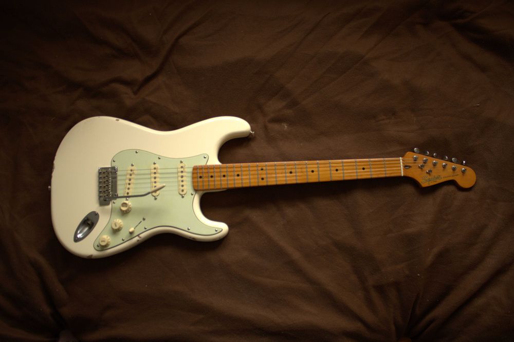 Fender Deluxe Roadhouse Stratocaster Squier 40th