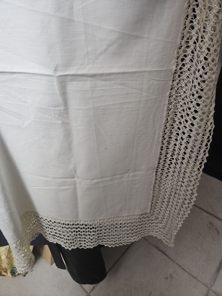 Toalha quadrada creme em renda