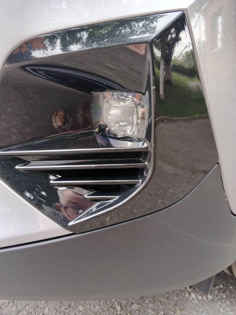 Peugeot e 2008         .