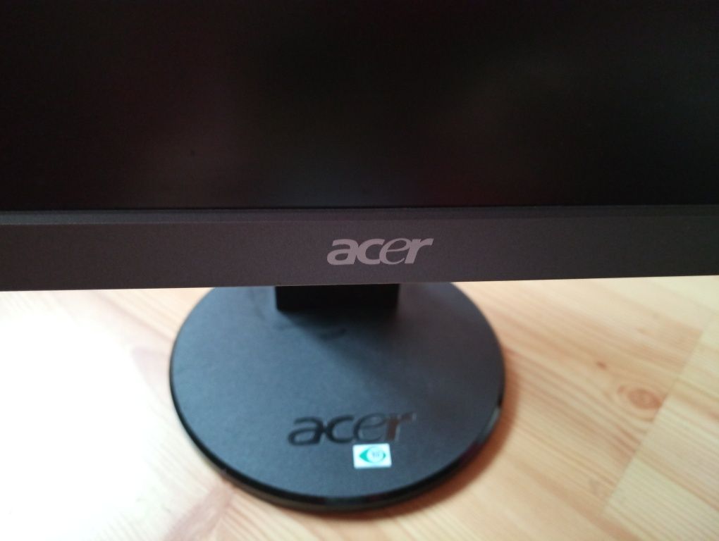 Monitor LCD Acer z kablami 19 cali