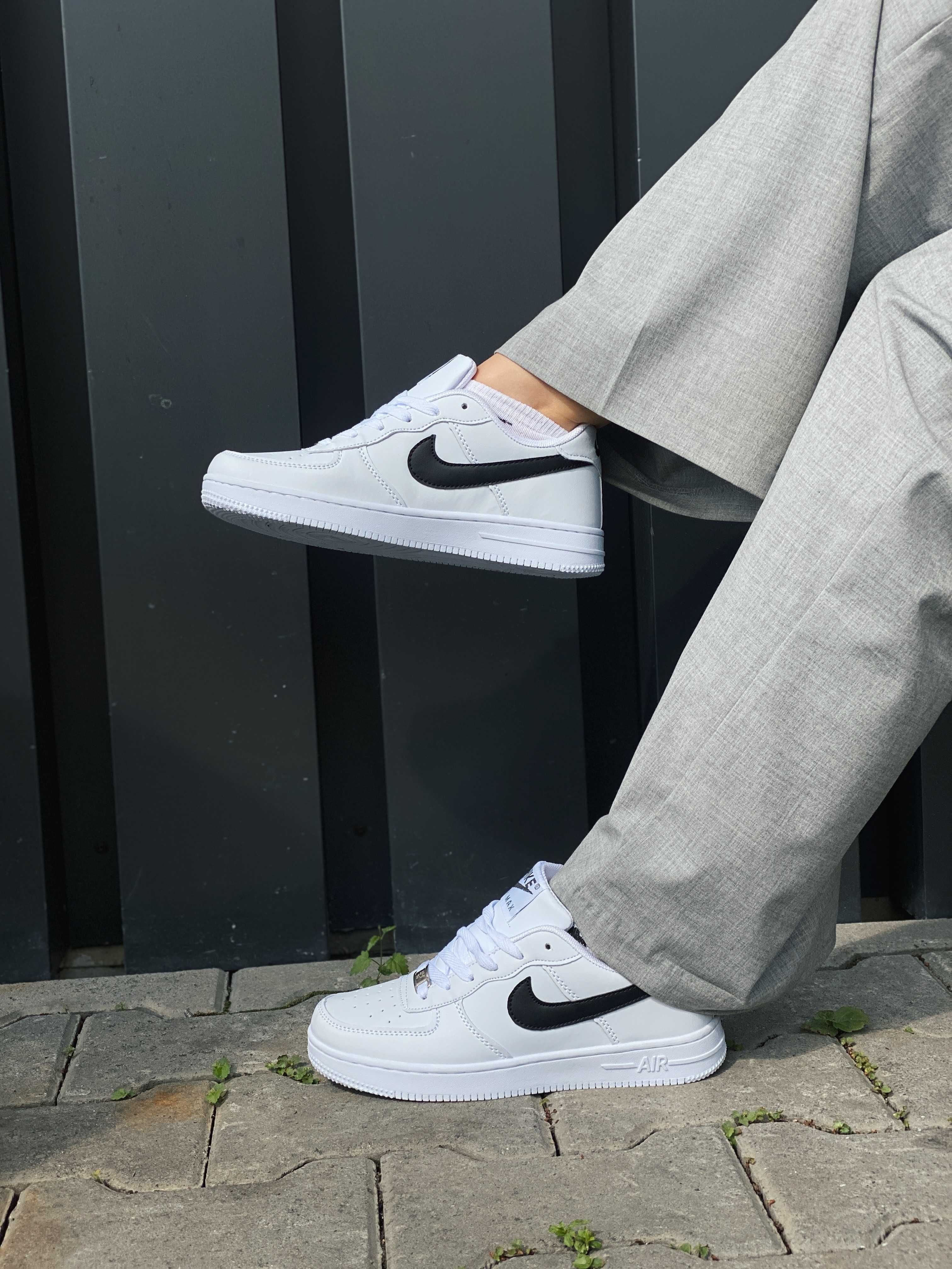 Nike Air Force White Black Strip Найк Аір Форс білі чорний значок