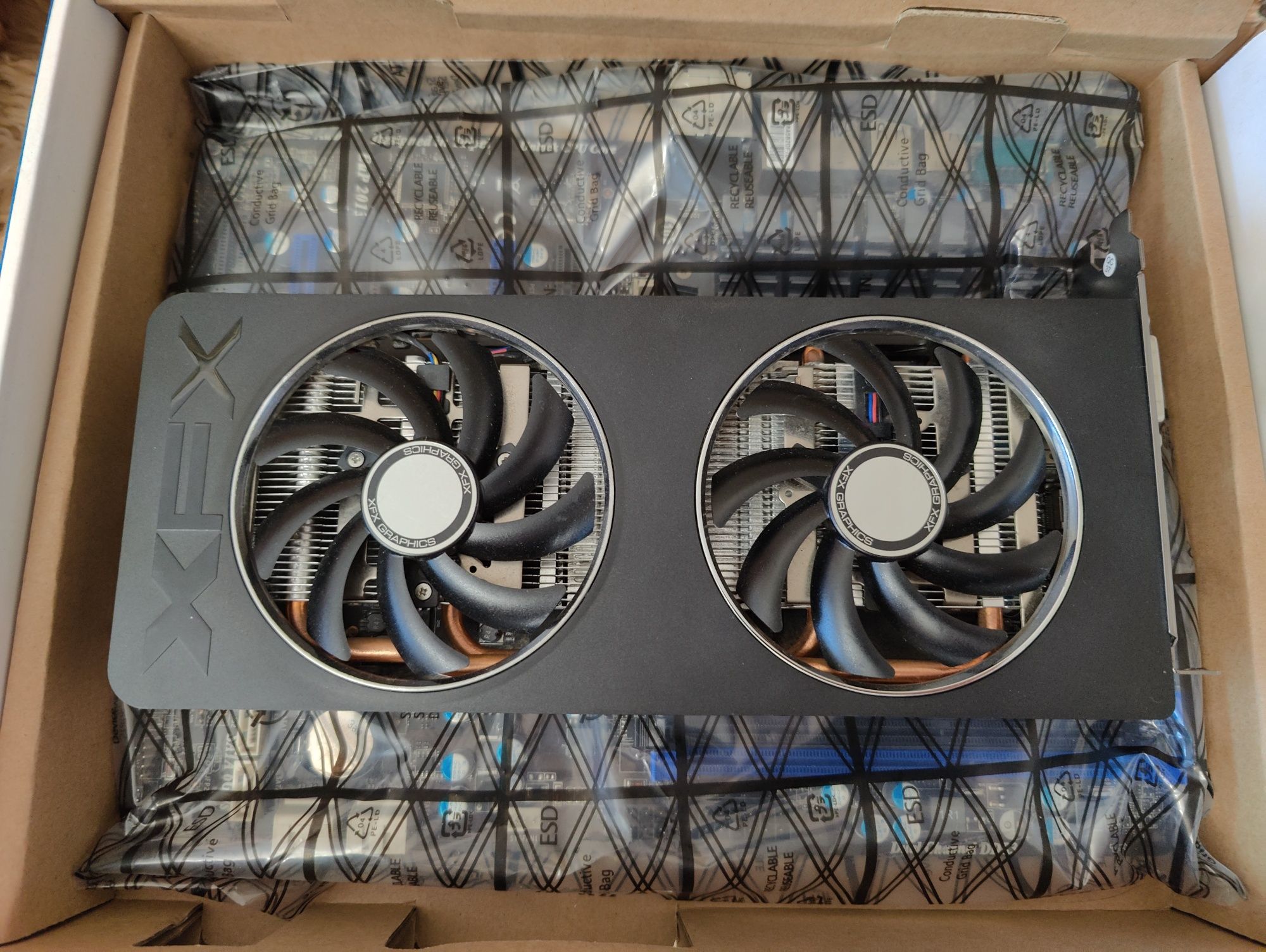Видеокарта Radeon XFX R9 270X