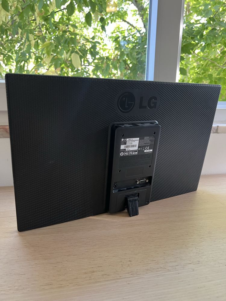LG LED Monitor M37