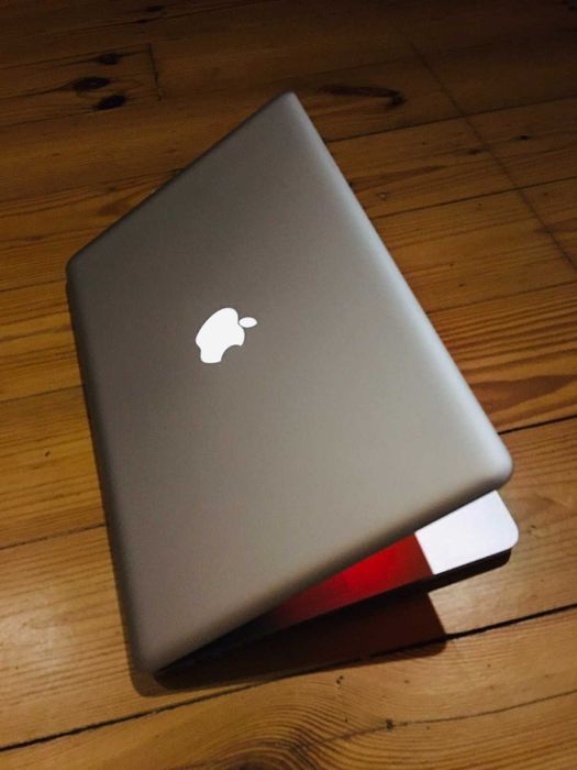 Топ MacBook Pro 15.4" Intel I7, 8GB, 512GB. Идеал.
