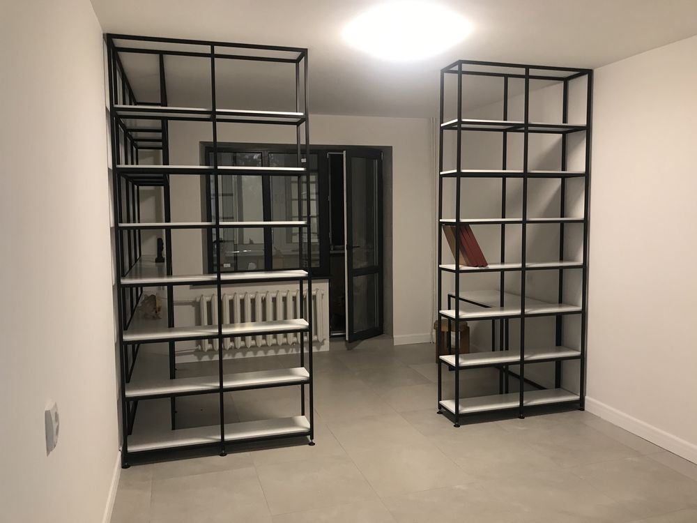 Комплекты столов, стульев, этажерок с основой из метала