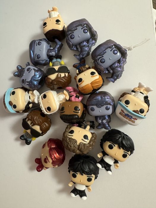 Фігурки Дивні дива обмін з рук в руки