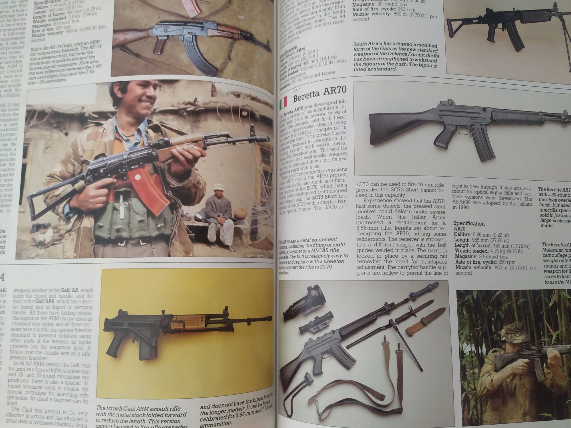 Livro militar "The Directory of Modern Military Weapons"