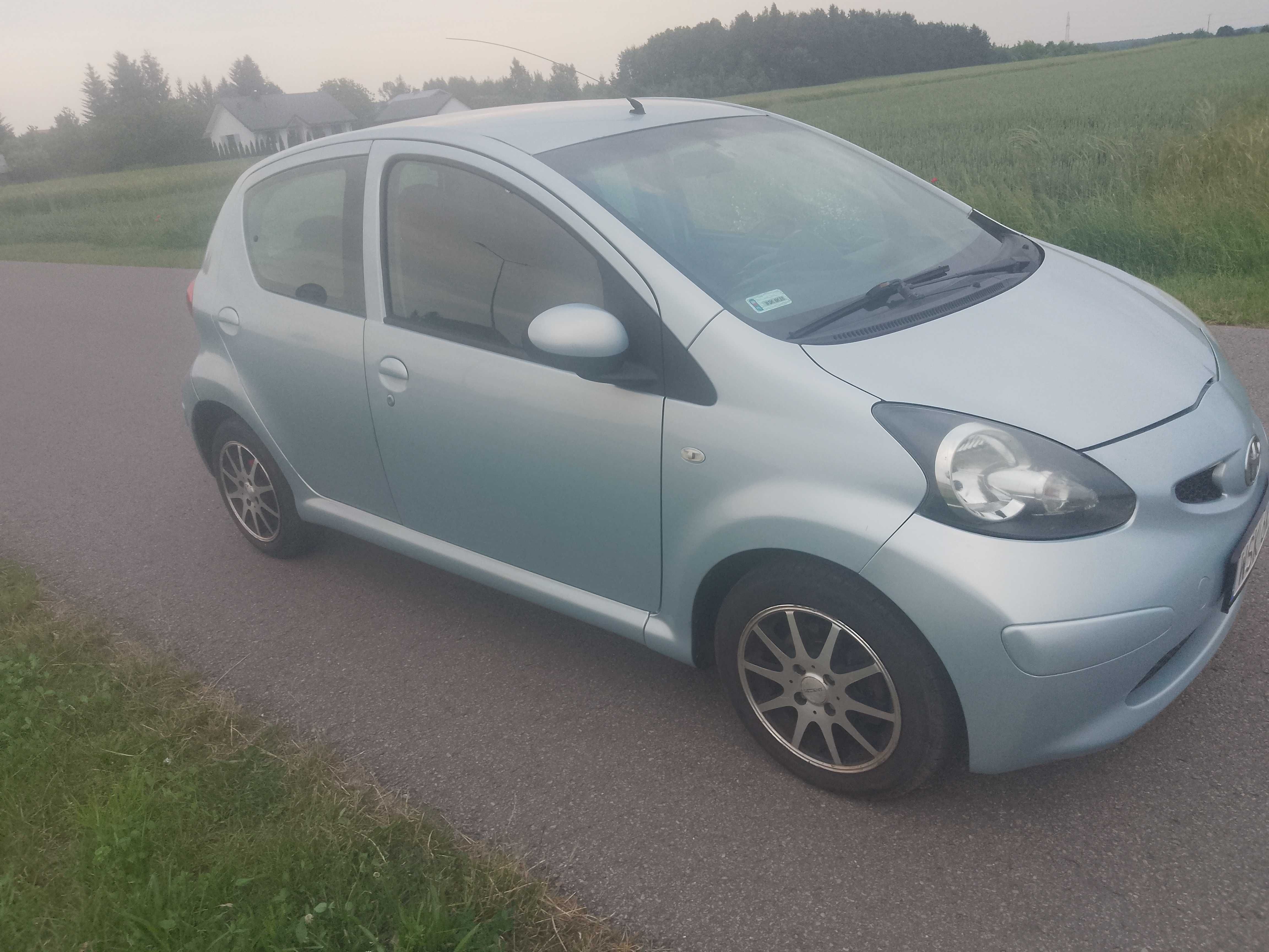 TOYOTA AYGO 5D  1.0 B 2006 r.  SUPER  STAN